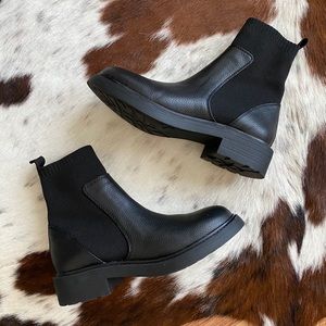 Bershka Black Leather Chunky Moto Chelsea Boots 8